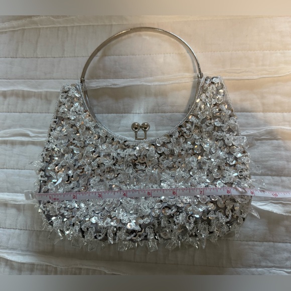 NWOT Silver Sequined Clear Jeweled Clutch Bag PLUS Storage Box - Picture 4 of 11